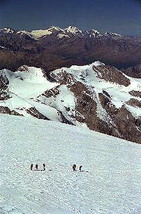 Aussicht vom Ortler auf die Berninagruppe [Zum Vergrößern anklicken]