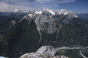 Wetterstein von der Brunnsteinspitze [Zum Vergrößern anklicken]